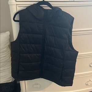 Athleta black aire Puffer Vest